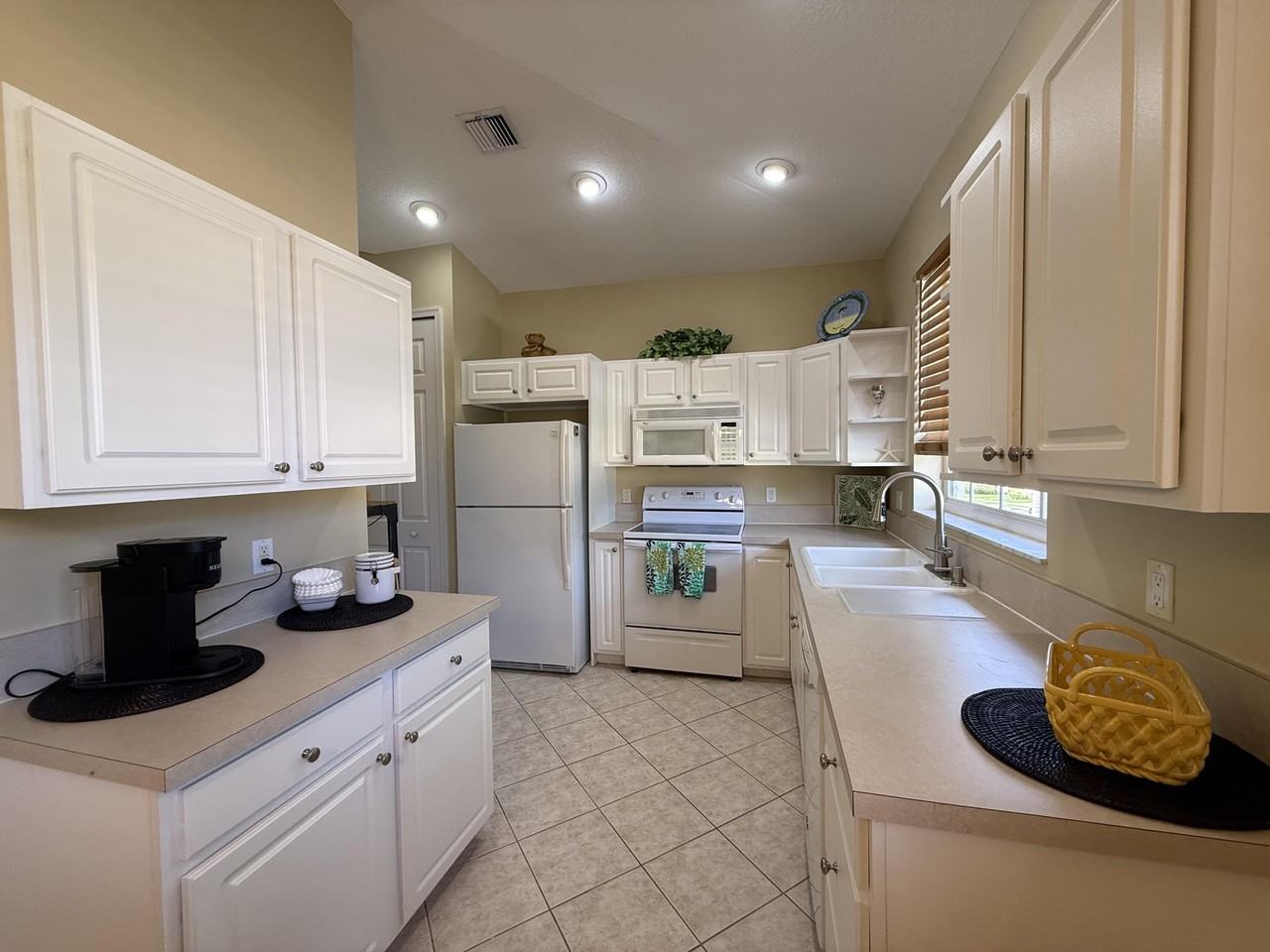 8408 Mulligan Cir - Photo 7 of 20