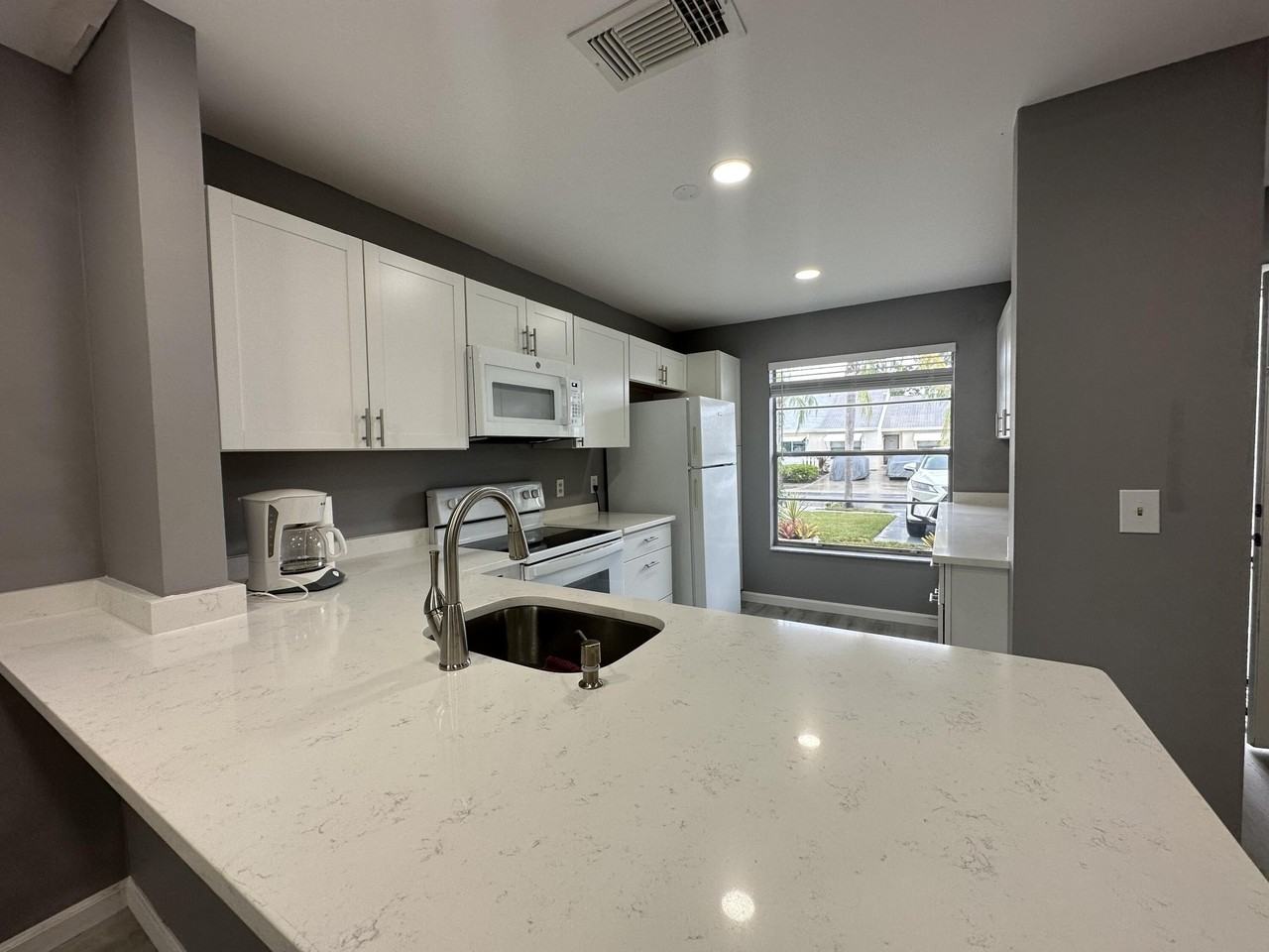 139 Deerfield Ct - Photo 6 of 14