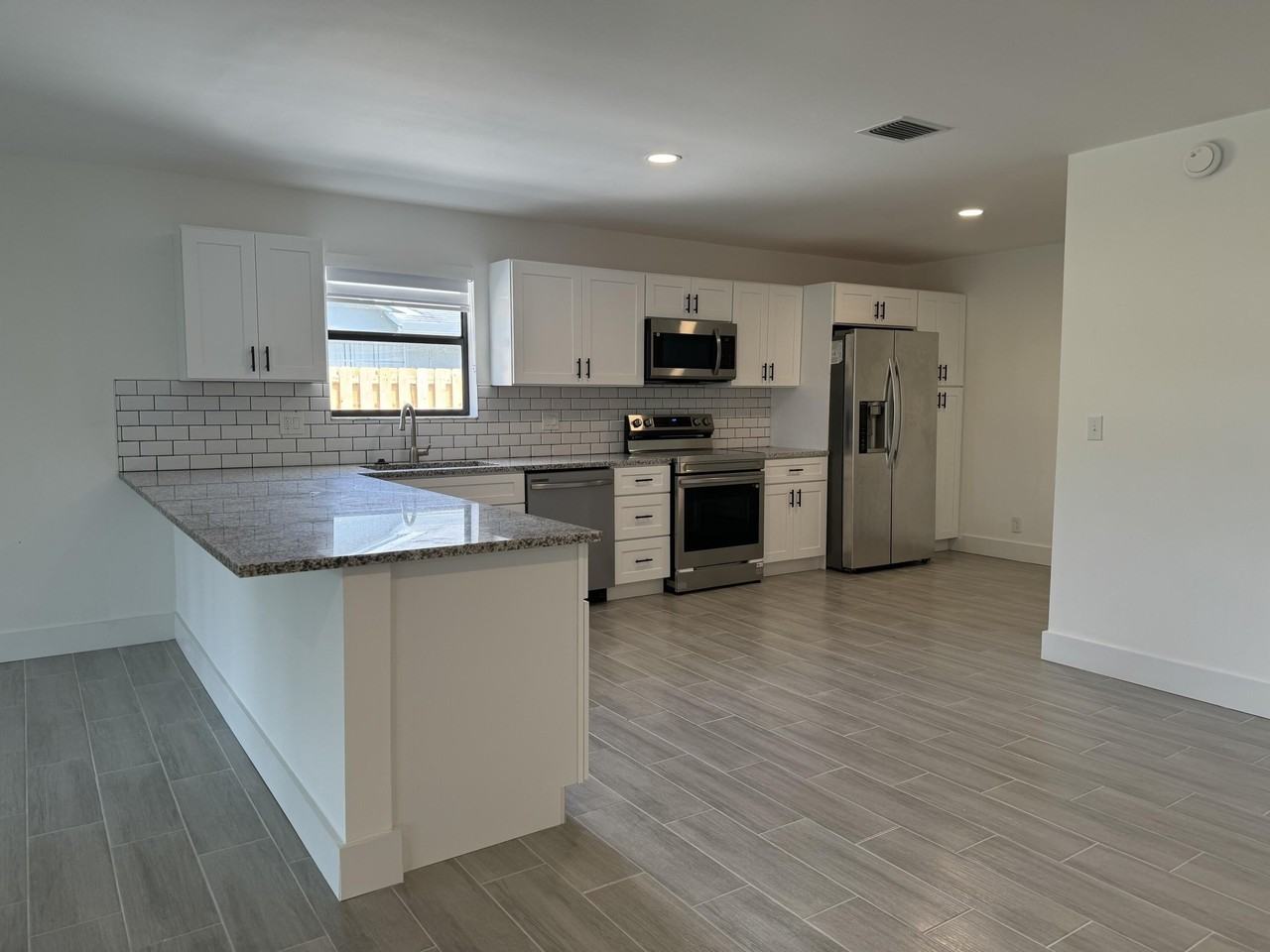 158 Cordoba Cir - Photo 3 of 14