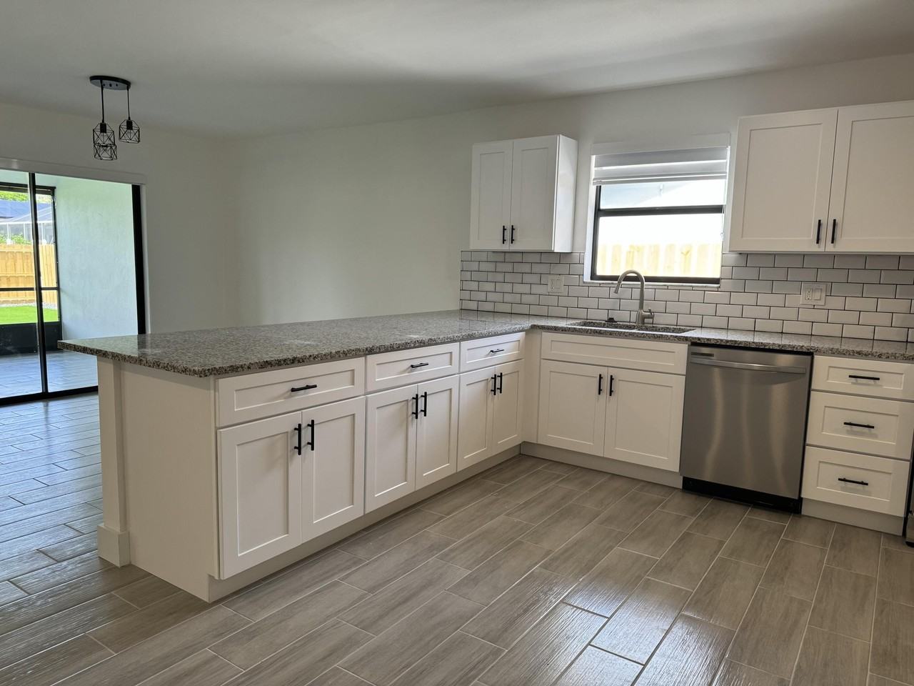 158 Cordoba Cir - Photo 4 of 14