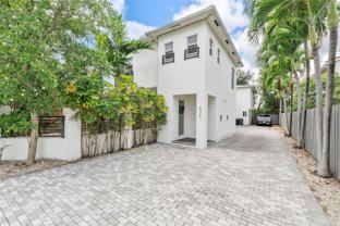 825 Ne 17th Way - Photo 1 of 1