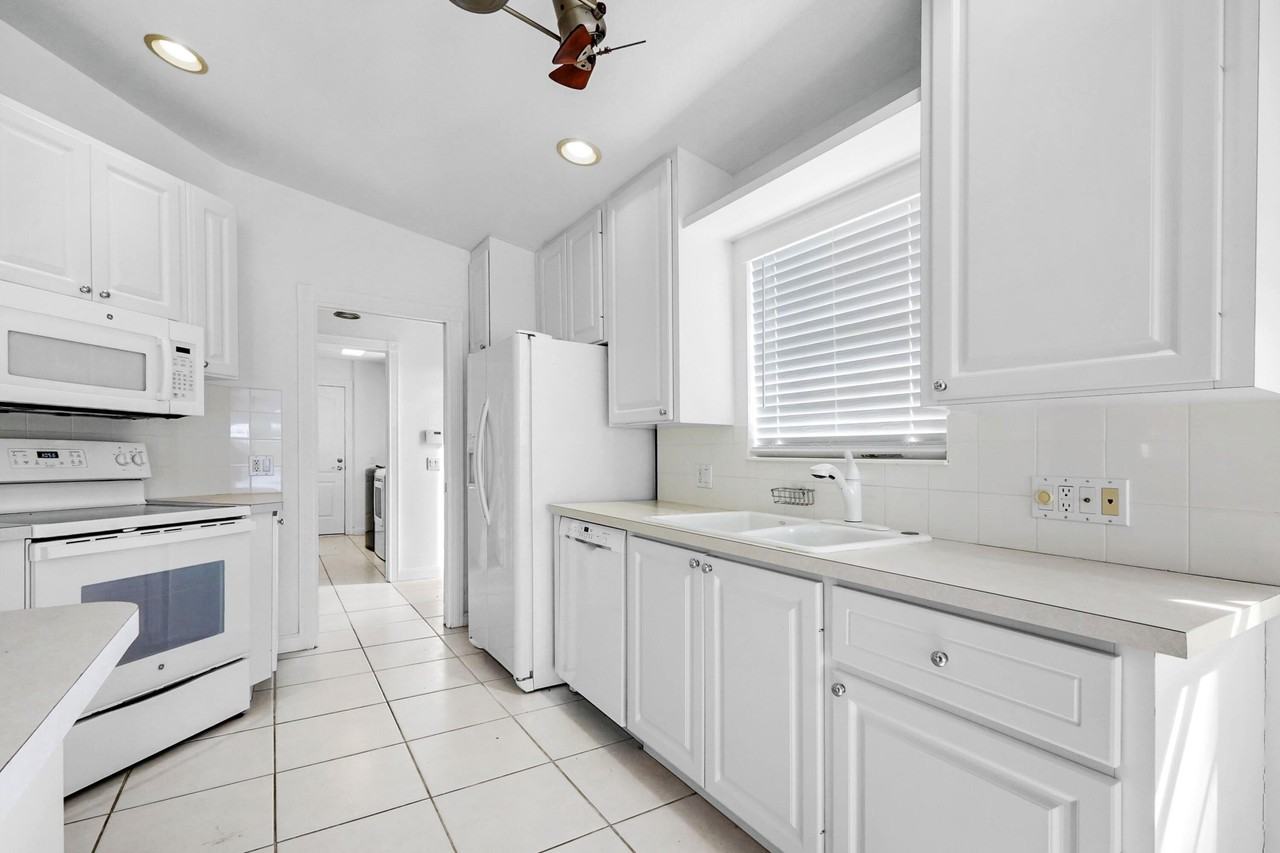 8270 Eleuthera Ln - Photo 6 of 20