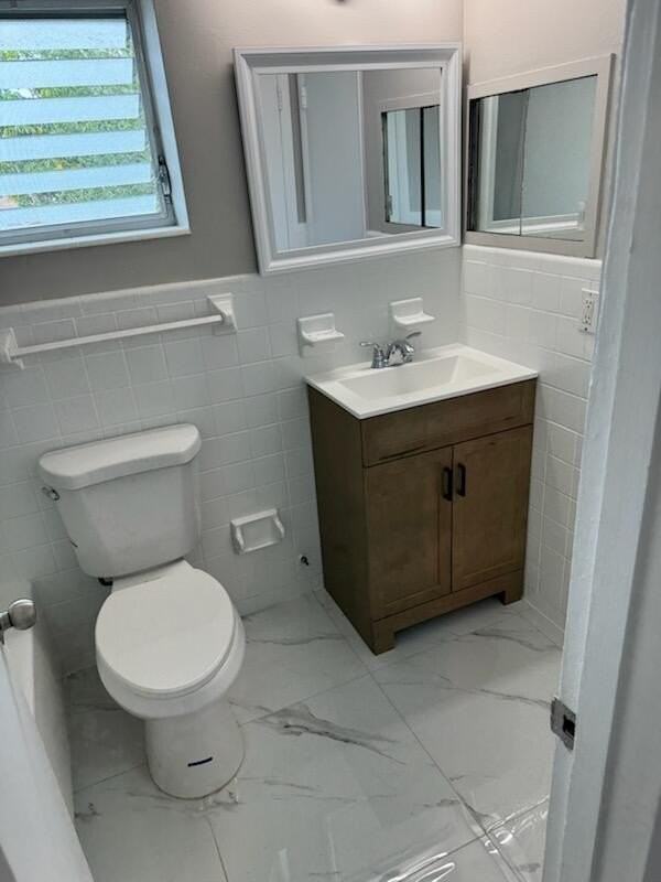 2285 Ne 172nd St #12 - Photo 2 of 18