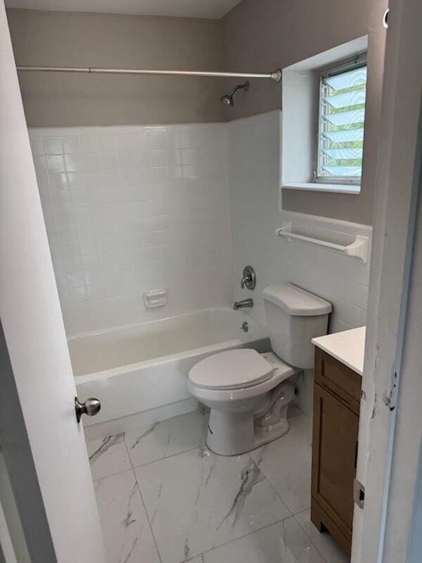 2285 Ne 172nd St #12 - Photo 3 of 18