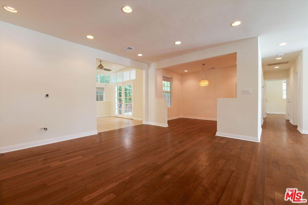 22750 Clarendon St - Photo 2 of 8