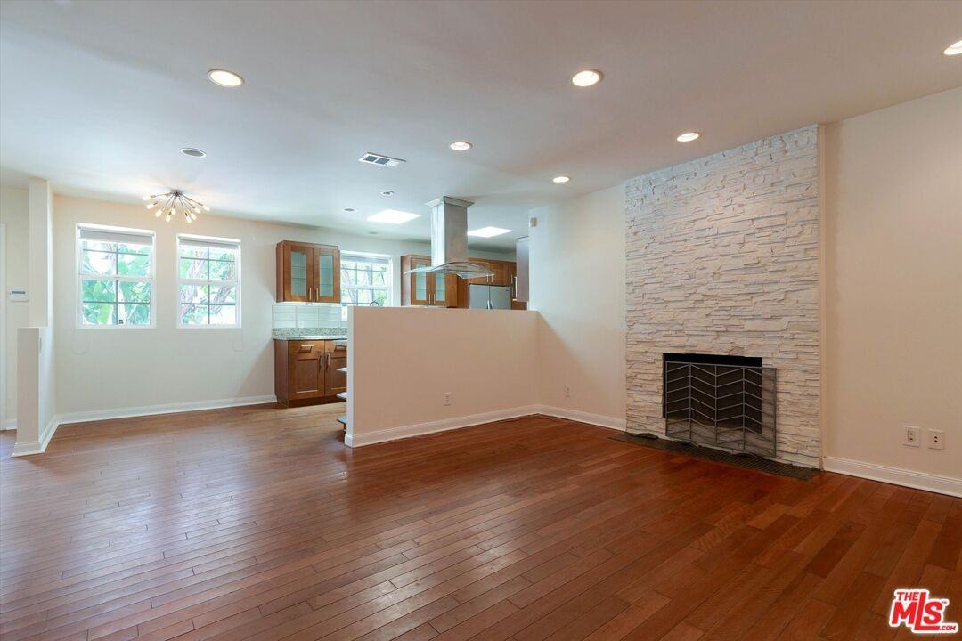 22750 Clarendon St - Photo 3 of 8