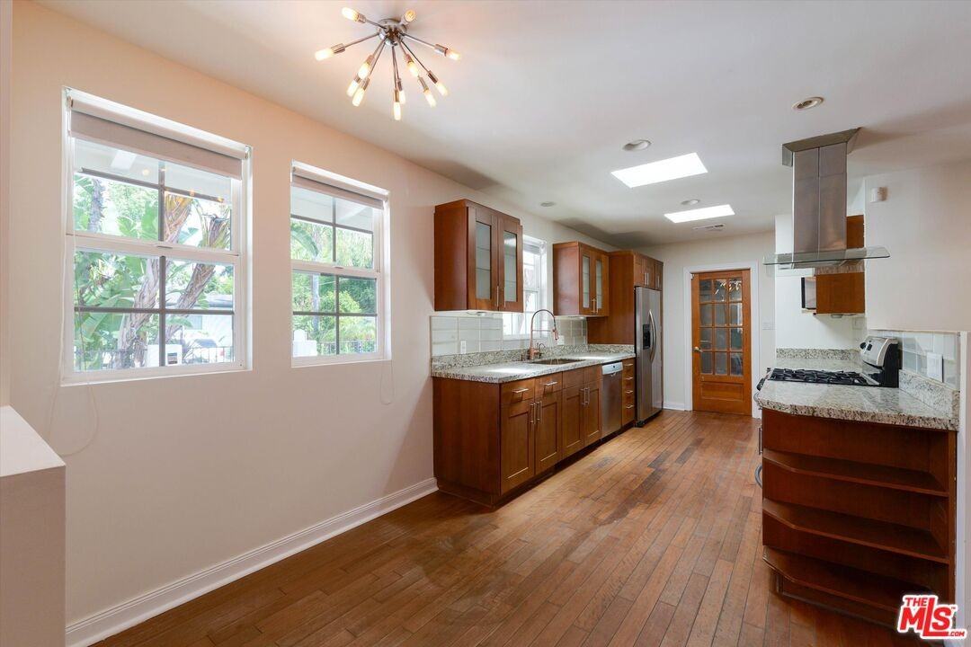 22750 Clarendon St - Photo 7 of 8
