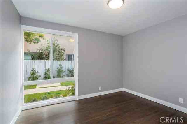 16231 Moorpark St - Photo 2 of 8
