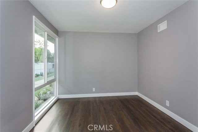 16231 Moorpark St - Photo 4 of 8
