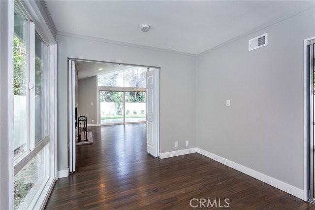 16231 Moorpark St - Photo 5 of 8