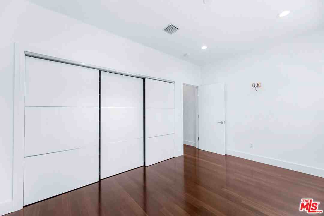 12719 Tiara St - Photo 2 of 8