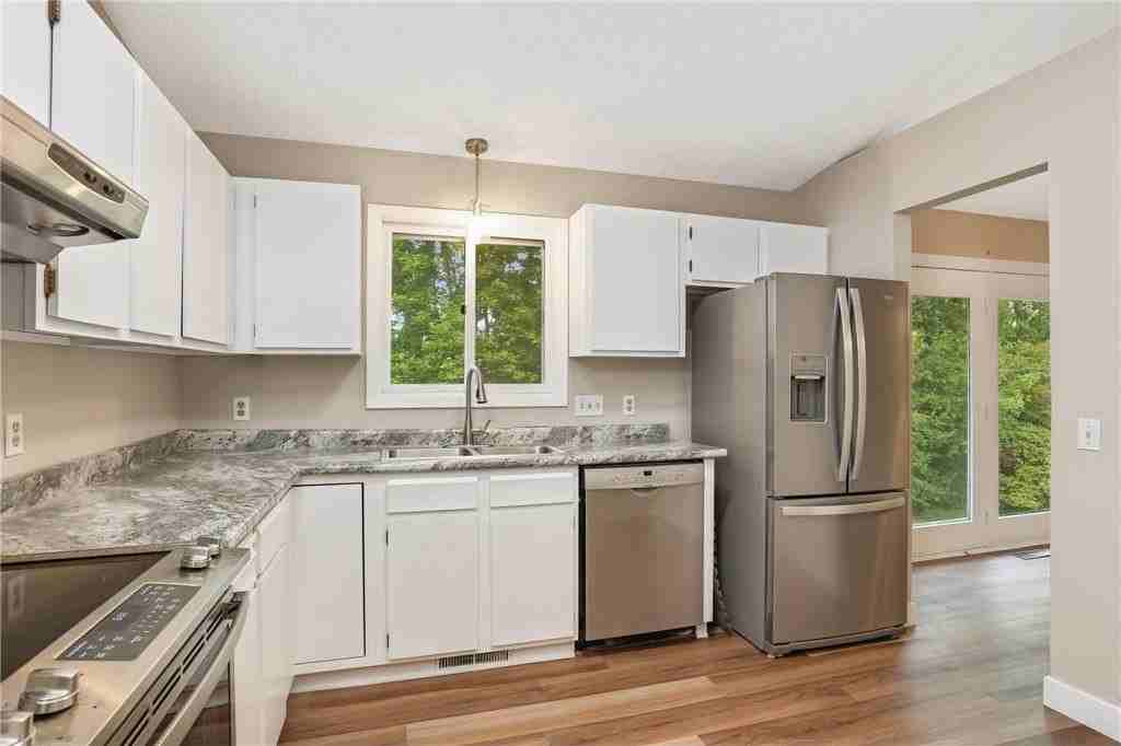 8616 Windward Cir - Photo 7 of 25