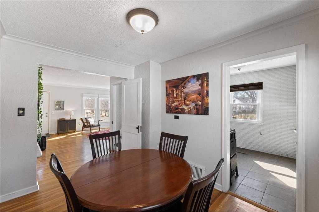 2901 Zenith Ave N - Photo 6 of 28