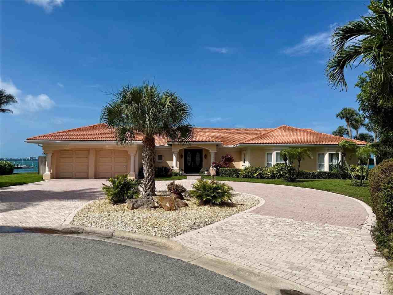 376 W Royal Flamingo Dr - Photo 3 of 38