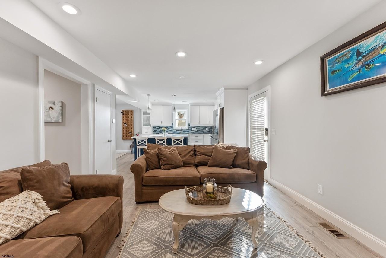 22 N 30th Ave - Photo 5 of 33