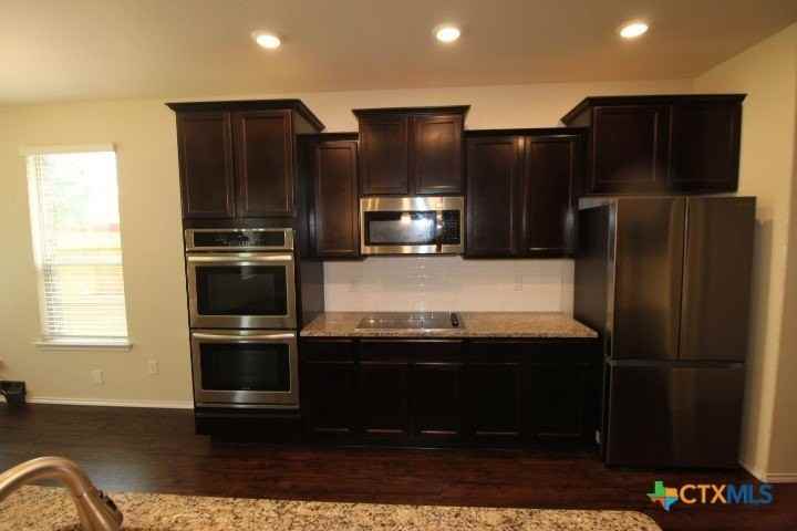 1202 Stonewall Rdg - Photo 2 of 14
