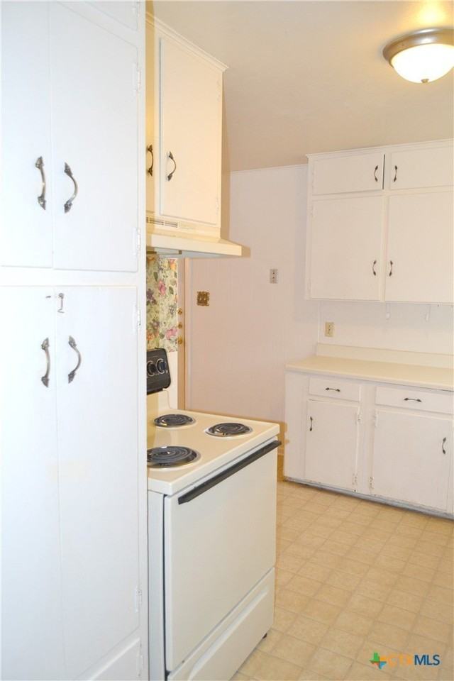 1323 Gardenia Ave - Photo 3 of 10