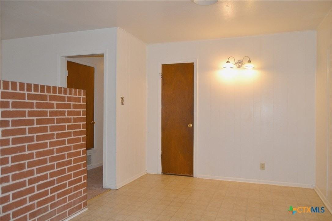 1323 Gardenia Ave - Photo 5 of 10