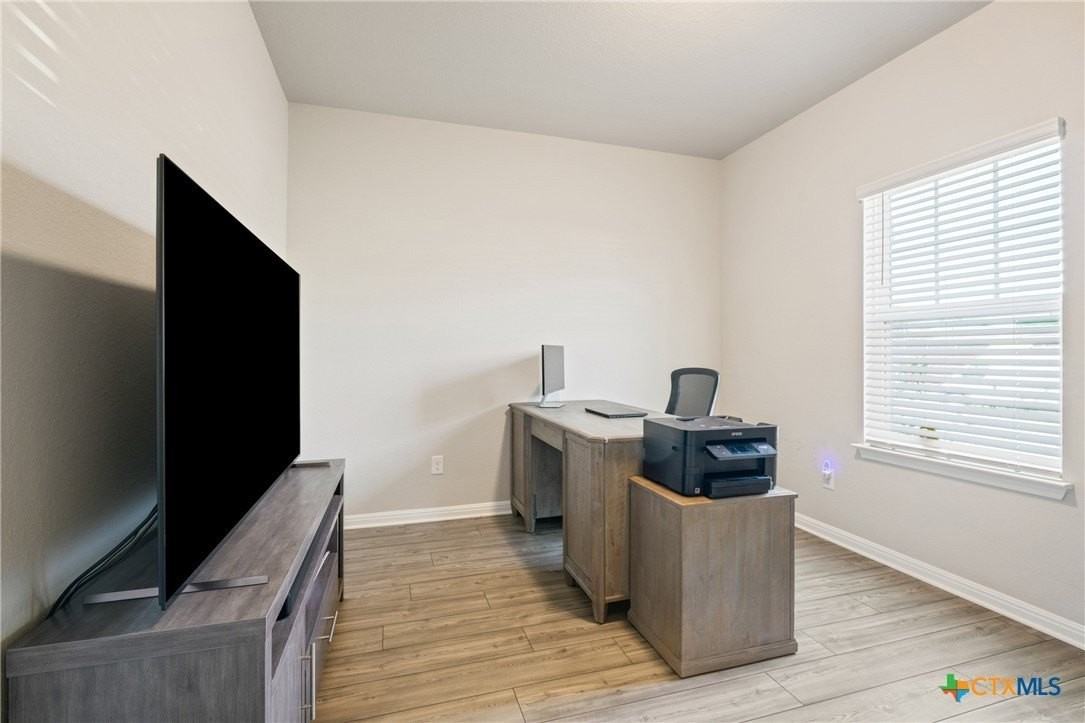 10310 Mager Ln - Photo 2 of 27
