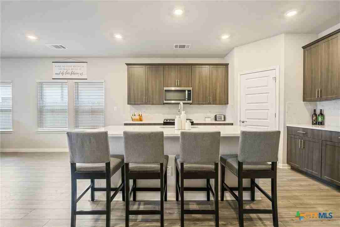 10310 Mager Ln - Photo 3 of 27