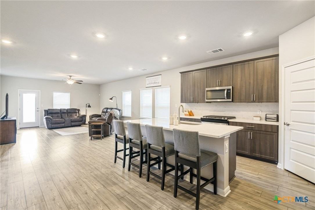 10310 Mager Ln - Photo 4 of 27