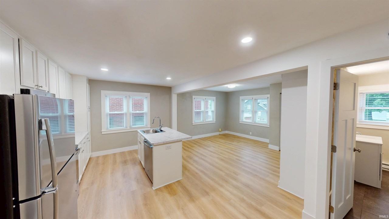 612 Clay St #A - Photo 2 of 16