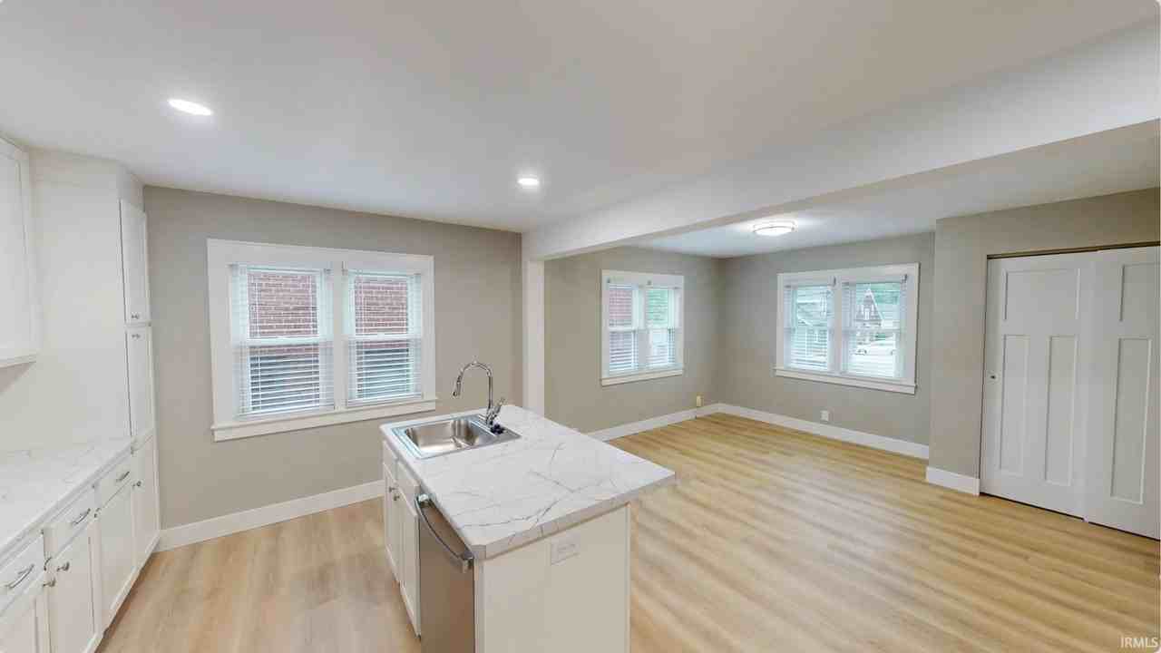 612 Clay St #A - Photo 4 of 16
