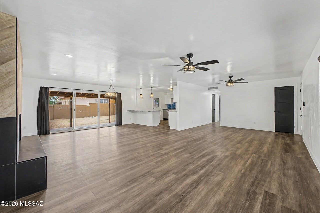 2625 W Oregon St - Photo 4 of 28