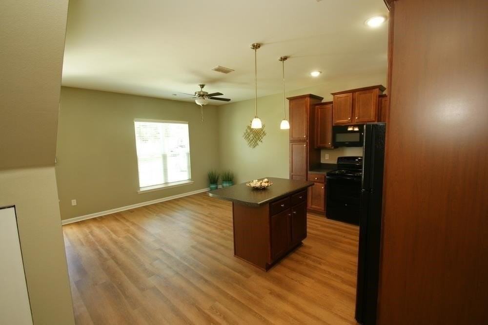 1943 Ann Arbor Ave - Photo 5 of 35