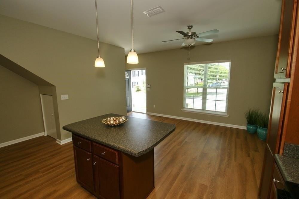 1943 Ann Arbor Ave - Photo 6 of 35