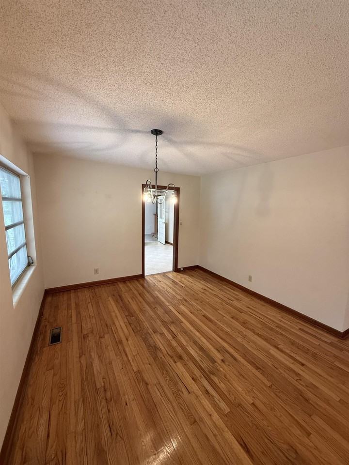 5525 Springhill Rd - Photo 3 of 16