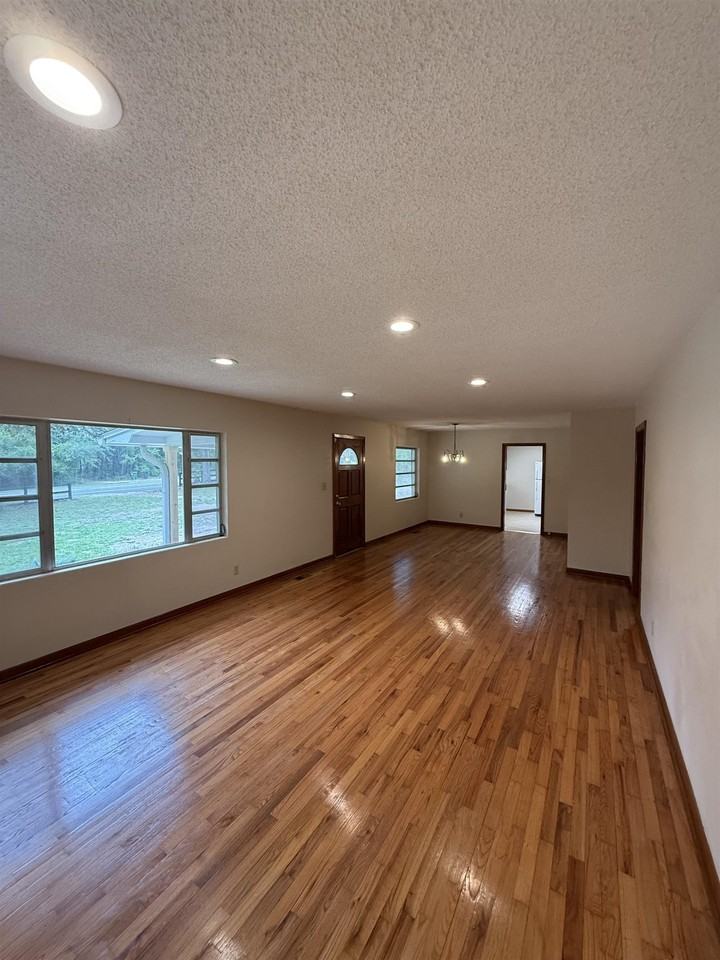 5525 Springhill Rd - Photo 4 of 16