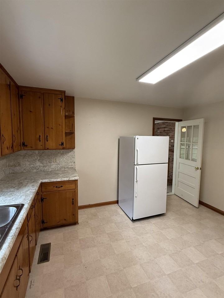 5525 Springhill Rd - Photo 6 of 16