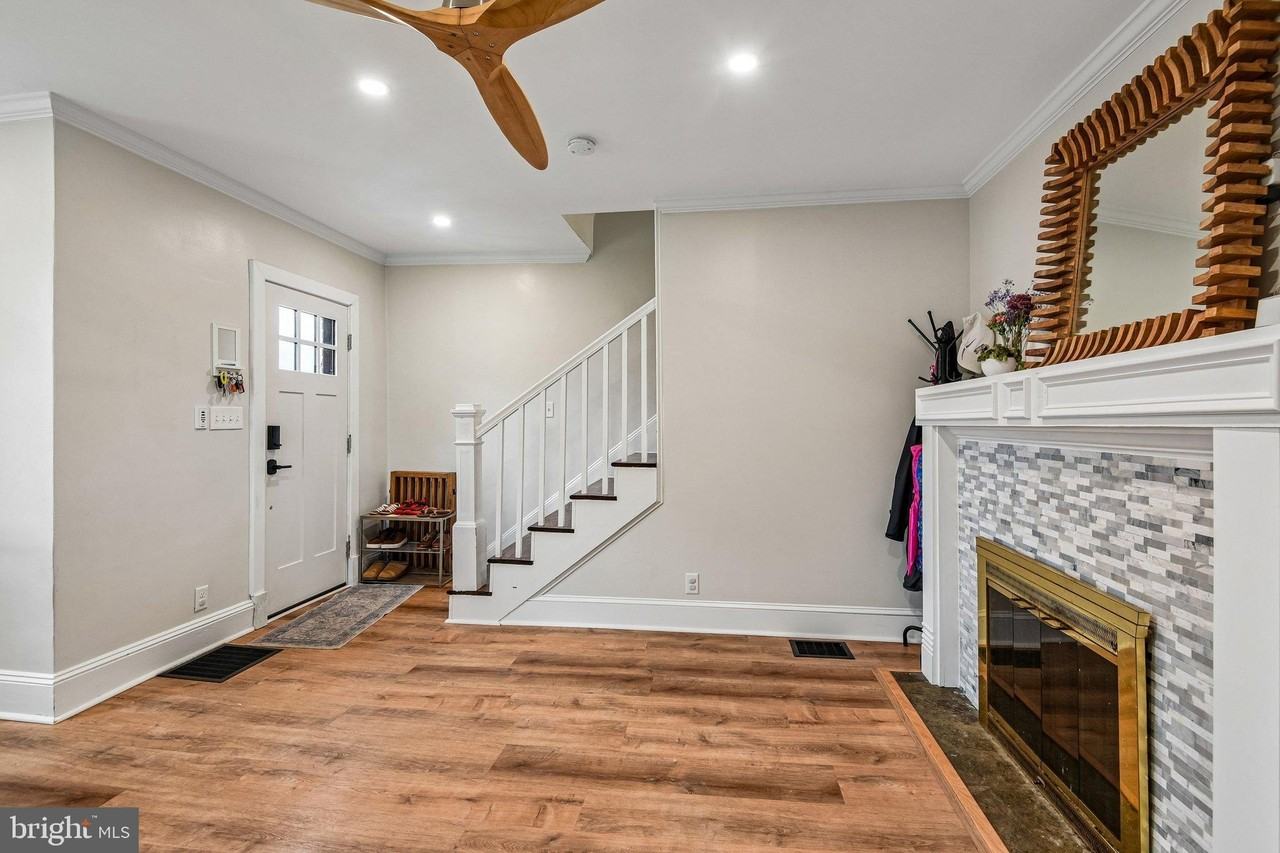 105 Dinsmore Ave - Photo 5 of 32