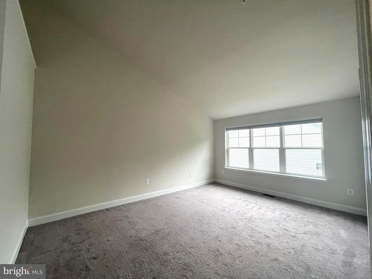 7805 Loblolly Way - Photo 7 of 27
