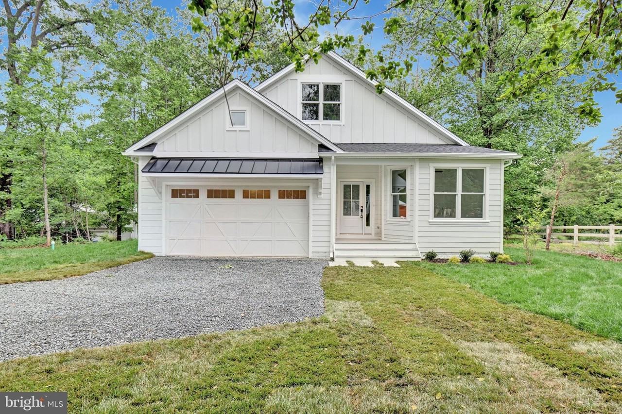 8179 Bodkin Ave - Photo 2 of 48