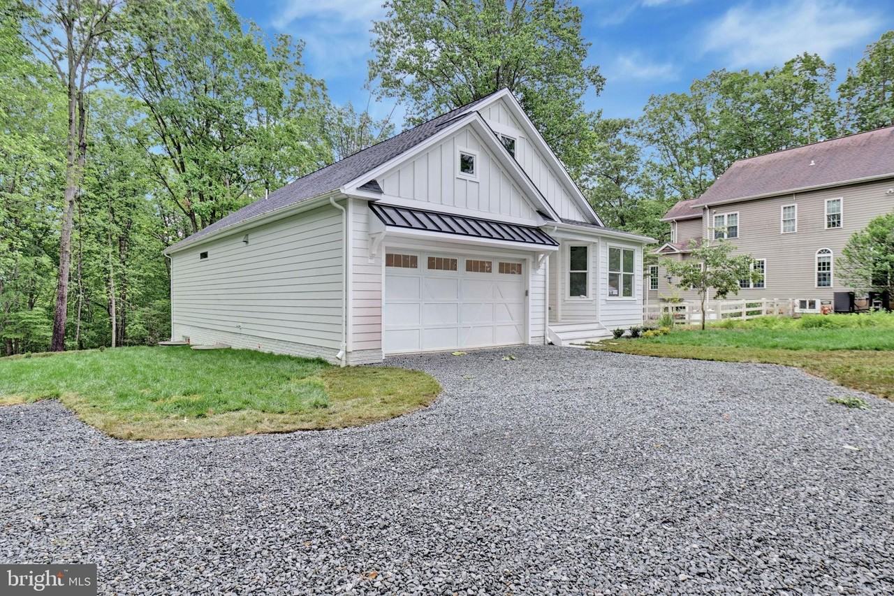 8179 Bodkin Ave - Photo 3 of 48