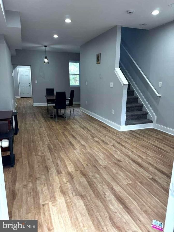 621 Denison St - Photo 2 of 14