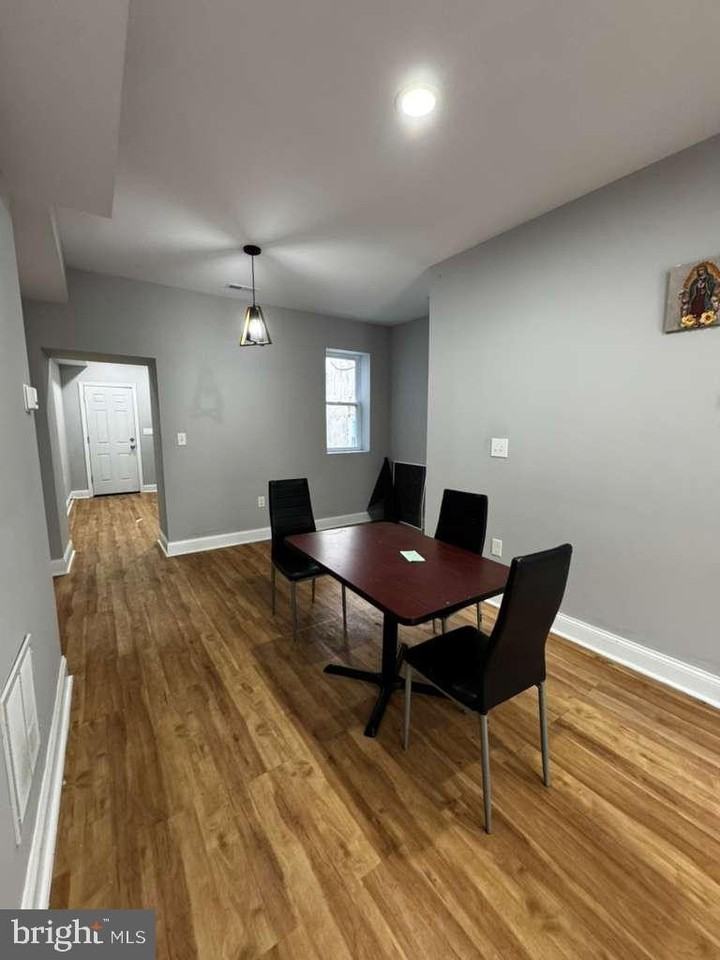 621 Denison St - Photo 3 of 14
