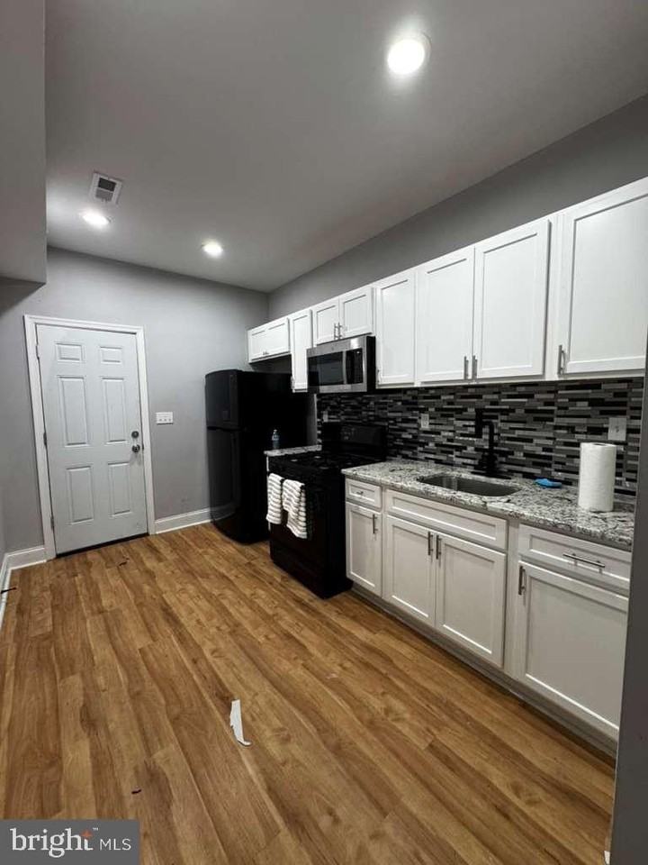 621 Denison St - Photo 6 of 14