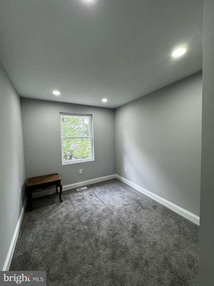 621 Denison St - Photo 7 of 14