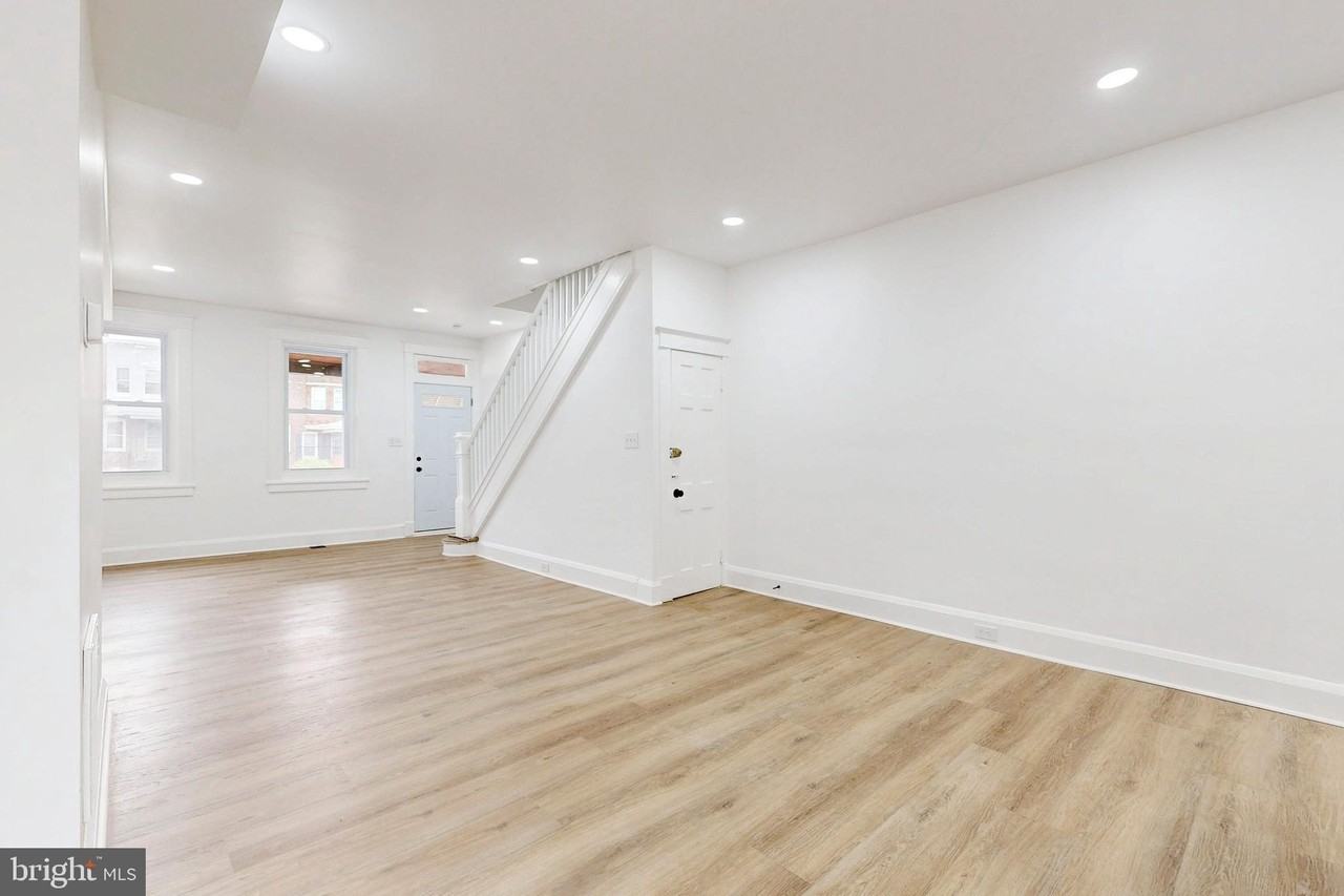 2320 W Lexington St - Photo 4 of 33