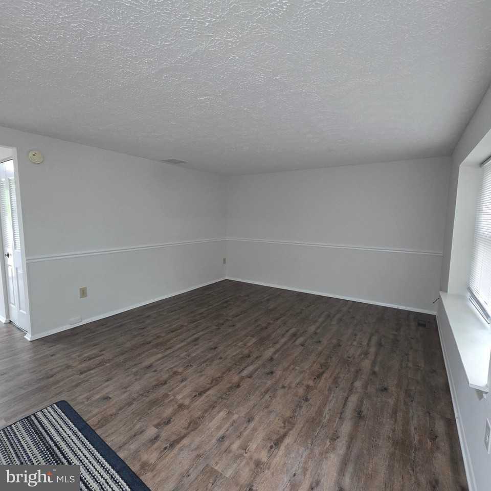 1758 Springfield Ln - Photo 4 of 31