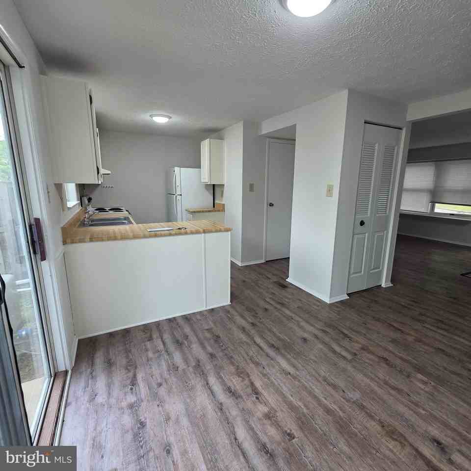1758 Springfield Ln - Photo 7 of 31
