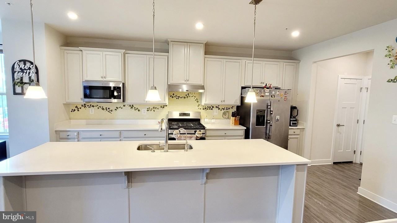 8667 Shady Pines Dr - Photo 4 of 24