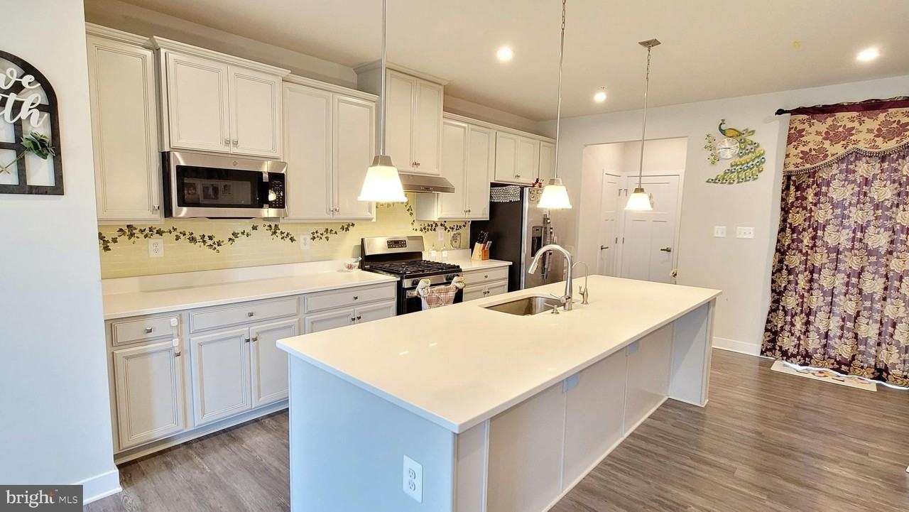 8667 Shady Pines Dr - Photo 5 of 24