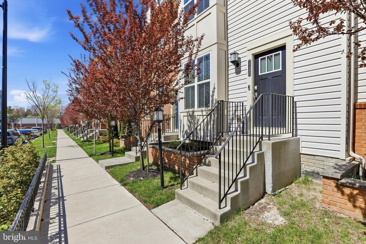 7140 Banbury Dr - Photo 3 of 47