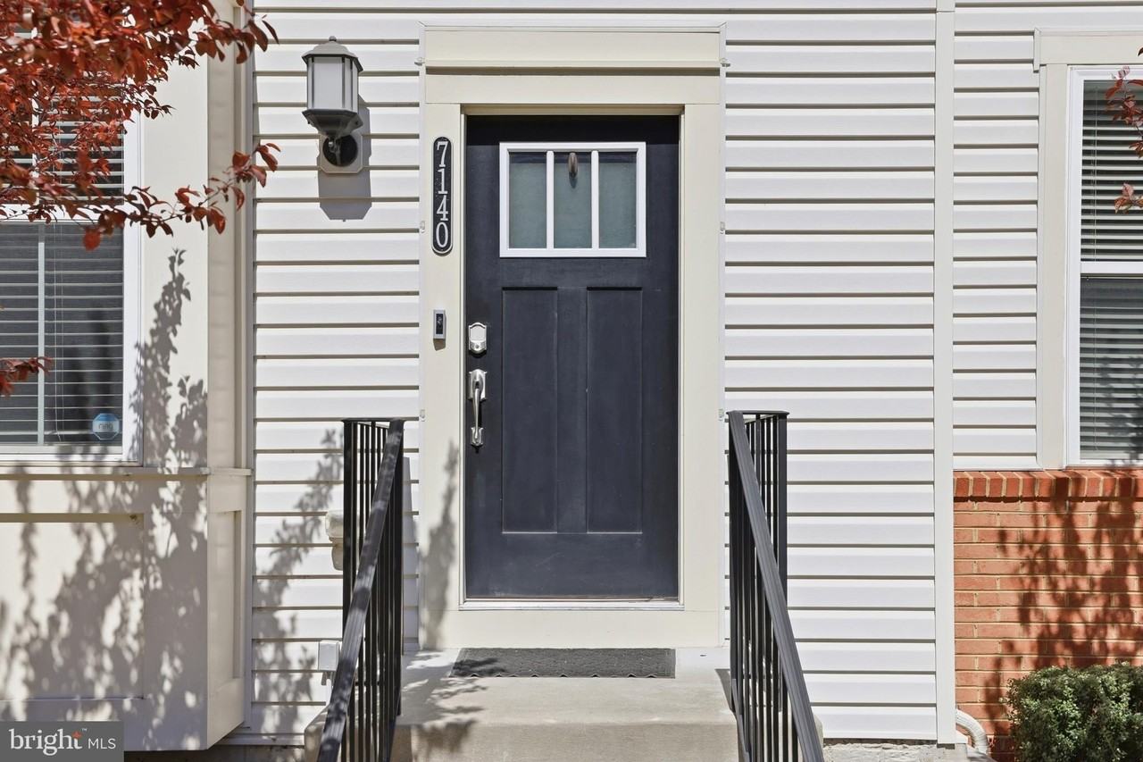 7140 Banbury Dr - Photo 4 of 47