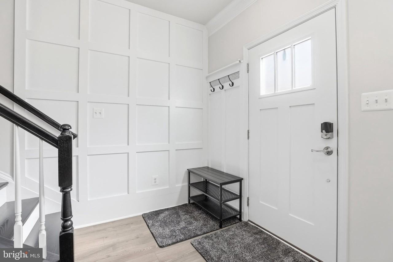 7140 Banbury Dr - Photo 5 of 47