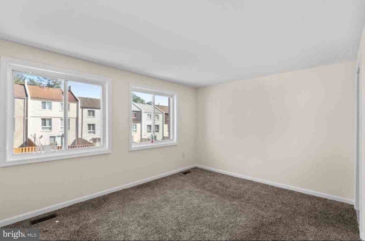 10289 Daystar Ct - Photo 3 of 17